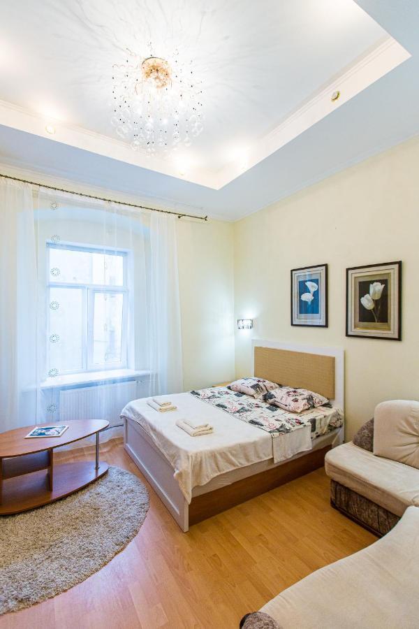 Біля Дзиги Сучасна Квартира На Вулиці Вірменській 35 Lviv Exterior foto