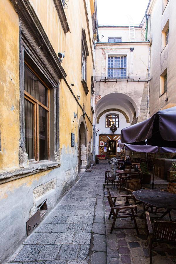 Біля Дзиги Сучасна Квартира На Вулиці Вірменській 35 Lviv Exterior foto