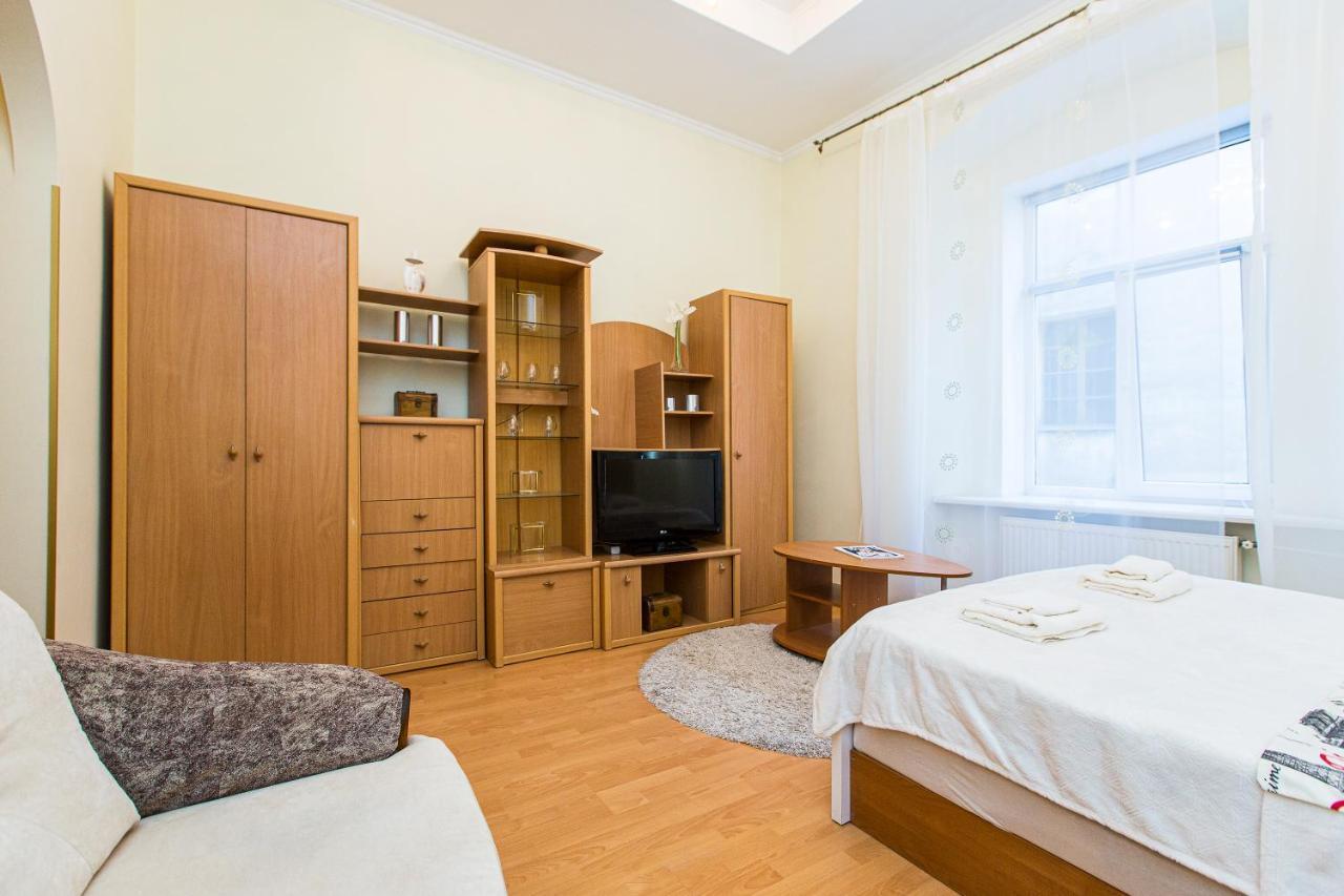 Біля Дзиги Сучасна Квартира На Вулиці Вірменській 35 Lviv Exterior foto