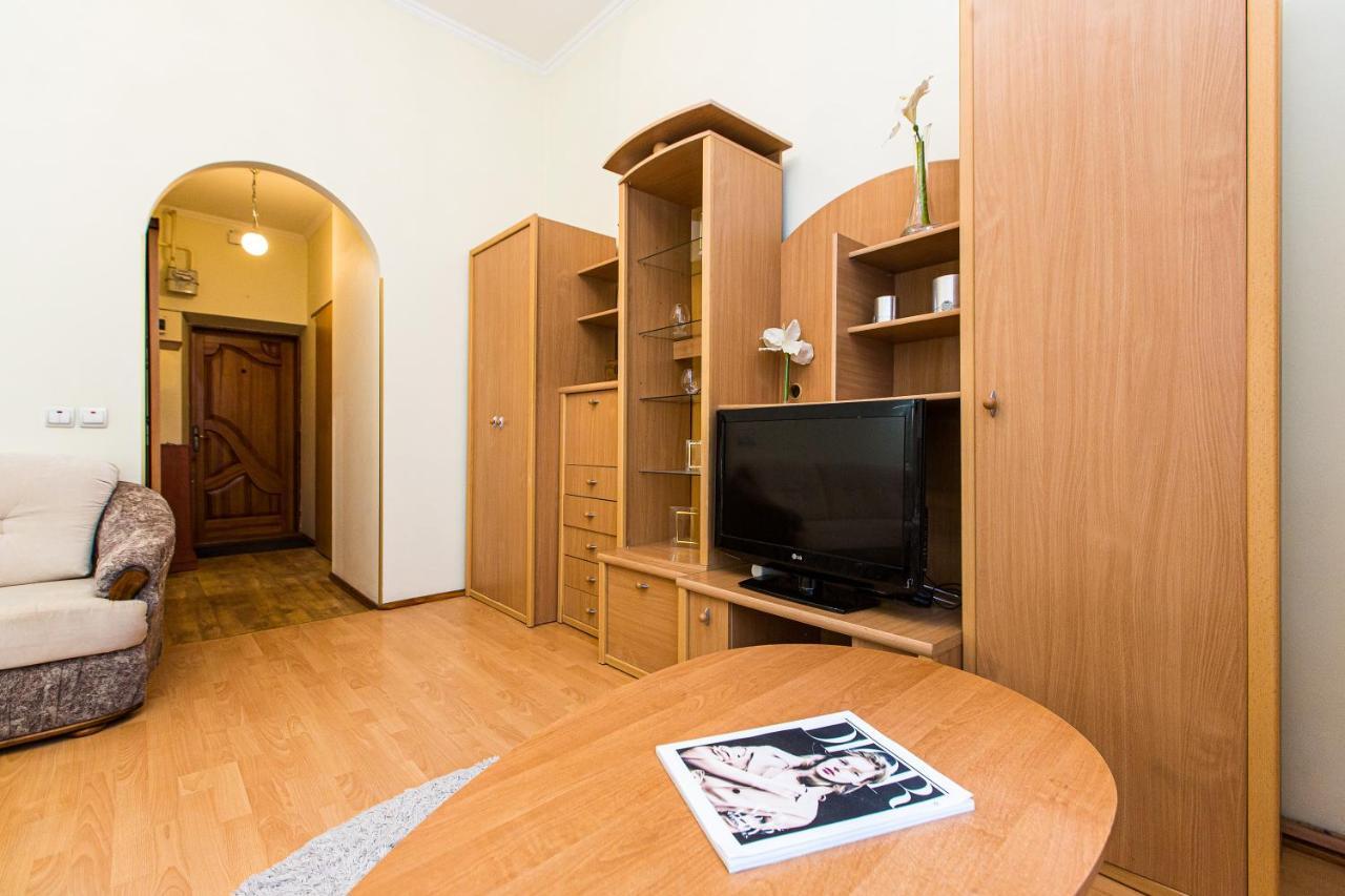 Біля Дзиги Сучасна Квартира На Вулиці Вірменській 35 Lviv Exterior foto