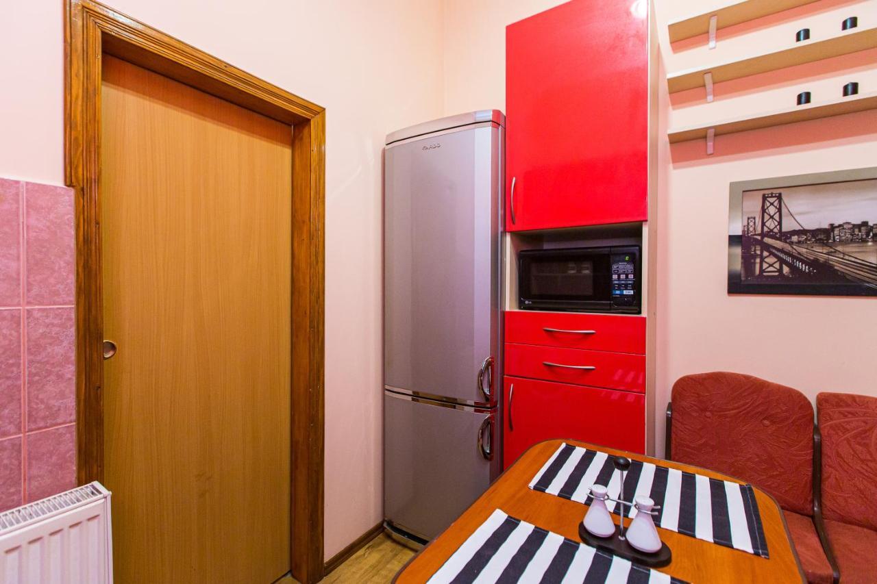 Біля Дзиги Сучасна Квартира На Вулиці Вірменській 35 Lviv Exterior foto